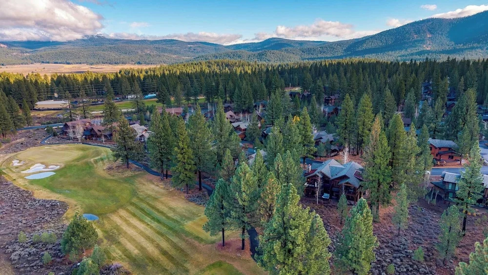 Truckee Escape w/ Hot Tub, Minutes to Skiing, Dining & Trails Valmont Lodge by Lake Tahoe
