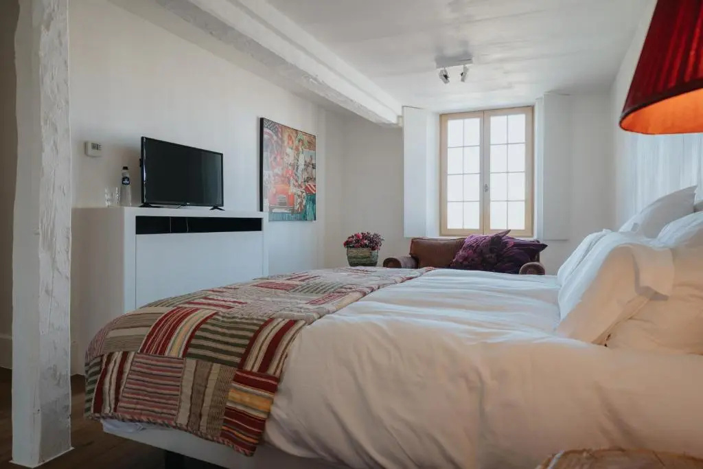Deluxe Double room (full double bed)