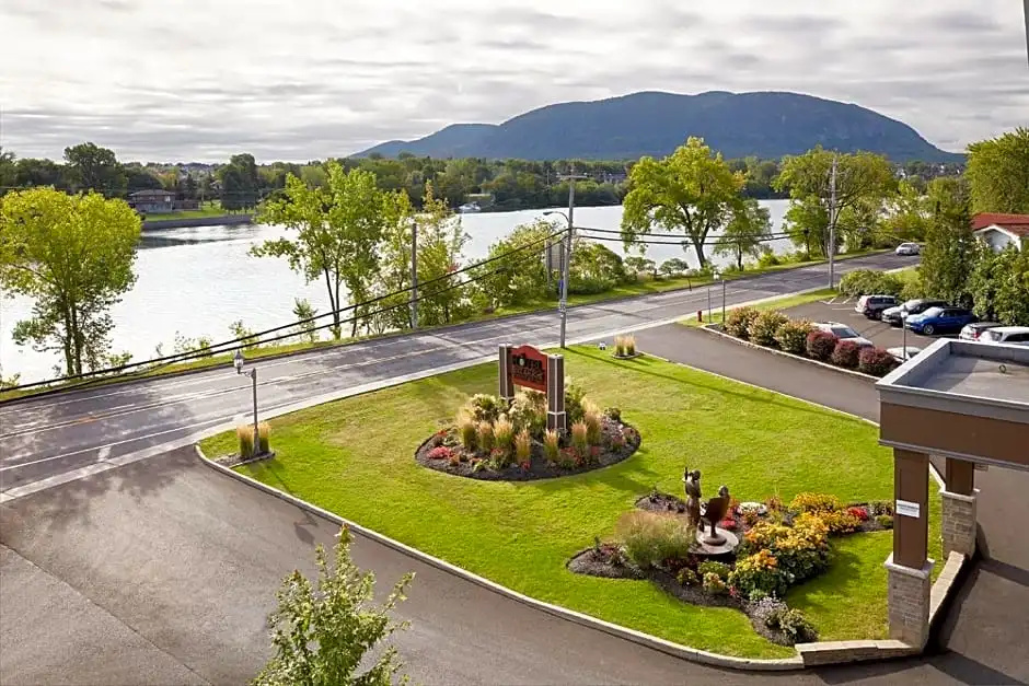 Standard Double room with river view (full double bed)