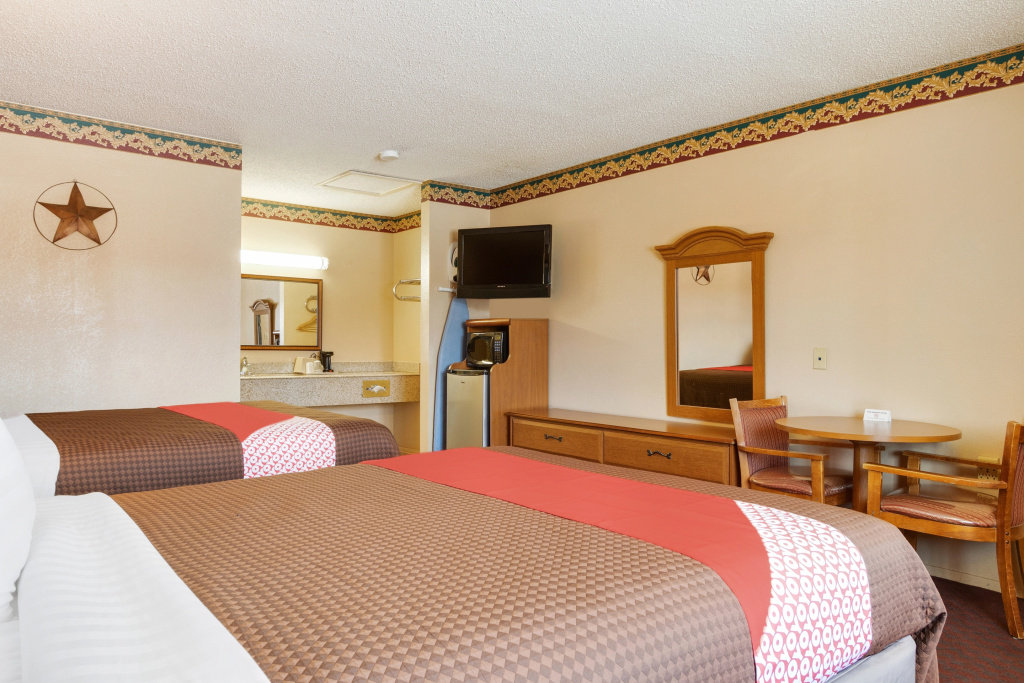 Freer Executive Inn and Studios — 5