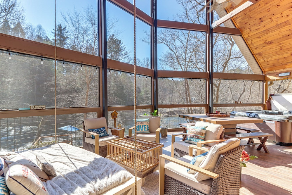 Riverfront, Hot Tub! Coosawattee River Resort Home