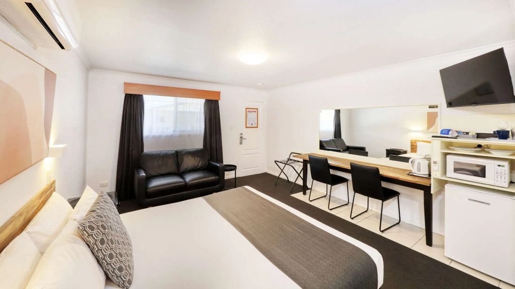 Deluxe Double room (full double bed)