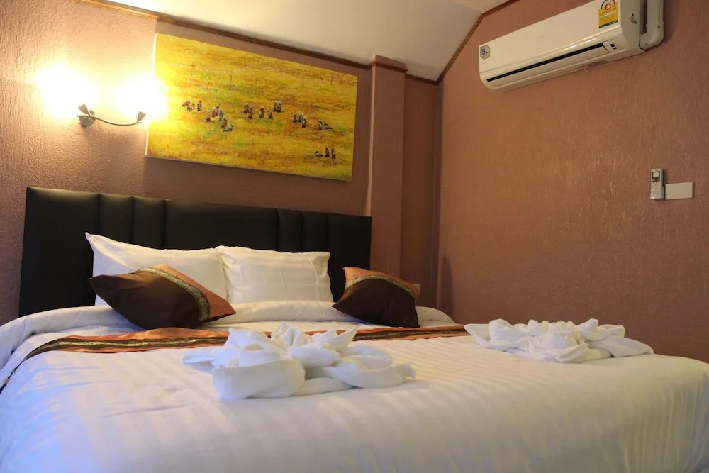 Двухместный номер Standard с видом на город двуспальная кровать в Samui Green Hotel