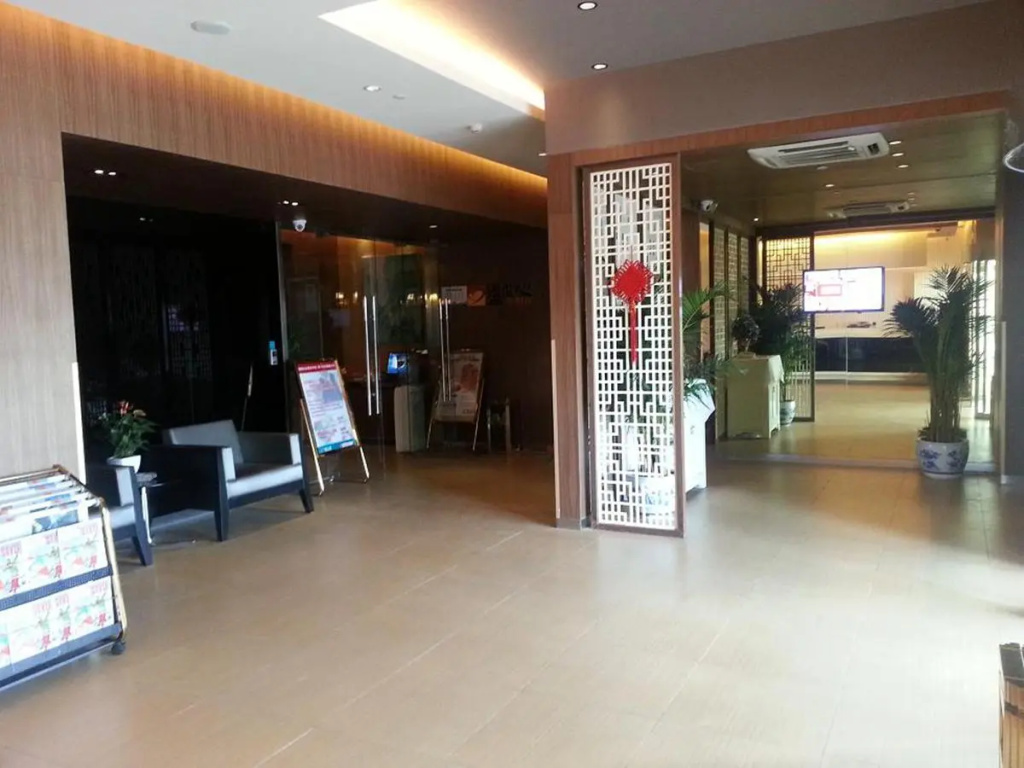 Lobby & Reception