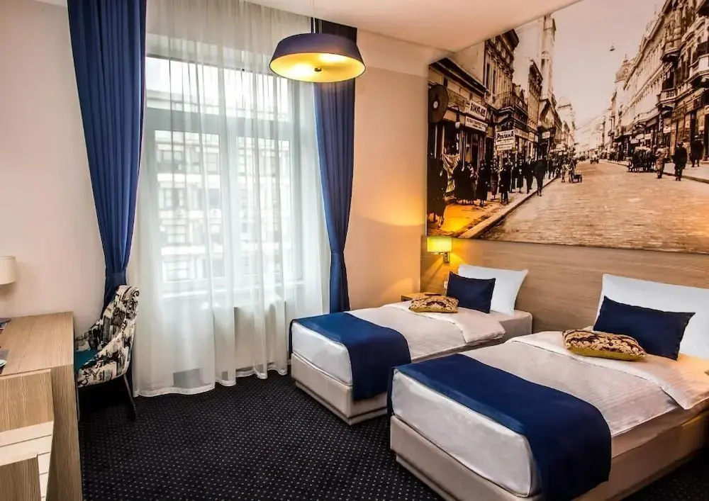 Deluxe Double room with city view (full double bed)