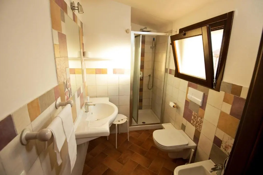Deluxe Double room (full double bed)
