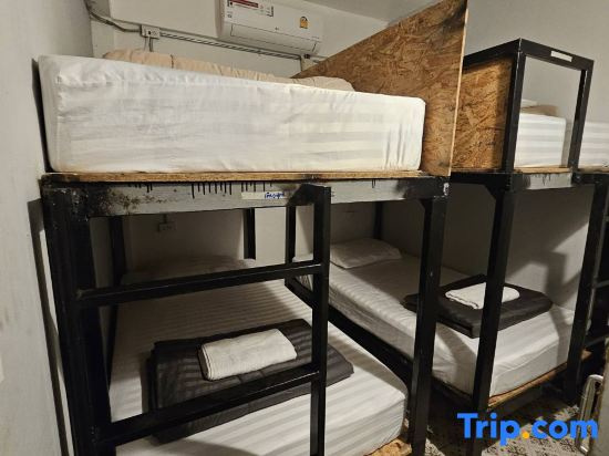 Bed in Dorm (female dorm)