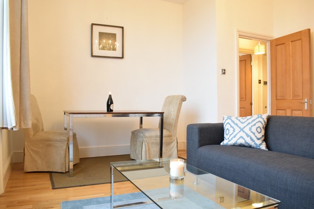 1 Bedroom Flat In Little Venice