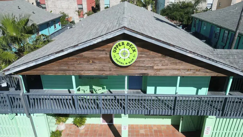 Upper Deck Hotel and Bar - Adults Only