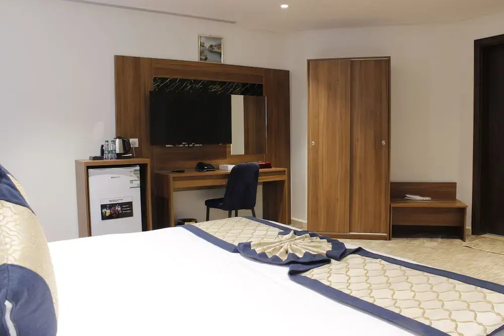Lobby & Reception