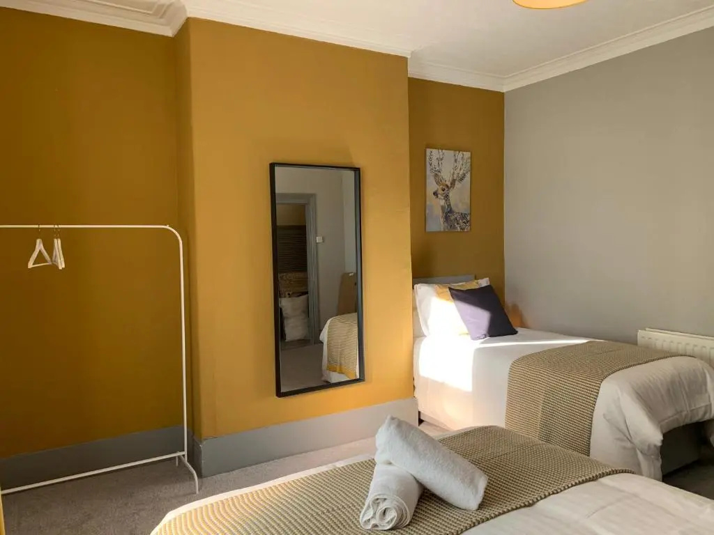 Moore - Gateshead beautiful 2 bedroom apartment under 2 miles to Newcastle City Centre and close to all transport links