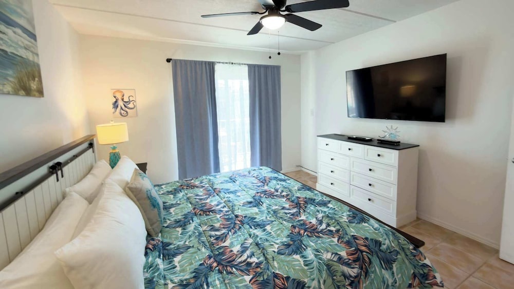 Walkable Location - 99 Steps to Beach - Pool — 2