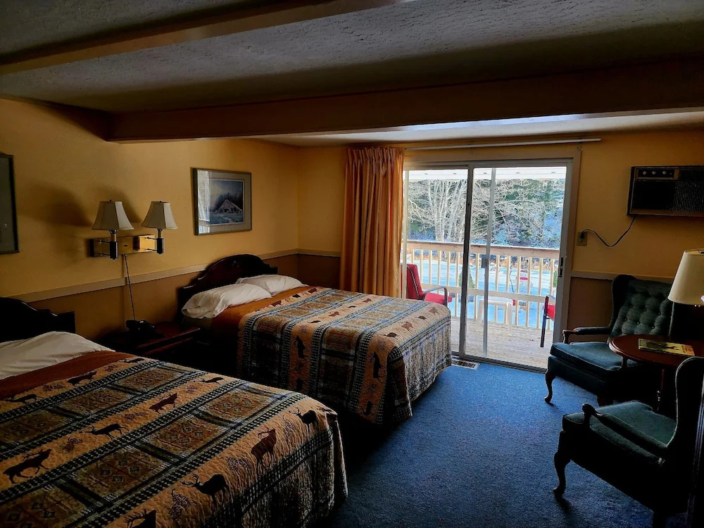 Standard Quadruple room with river view