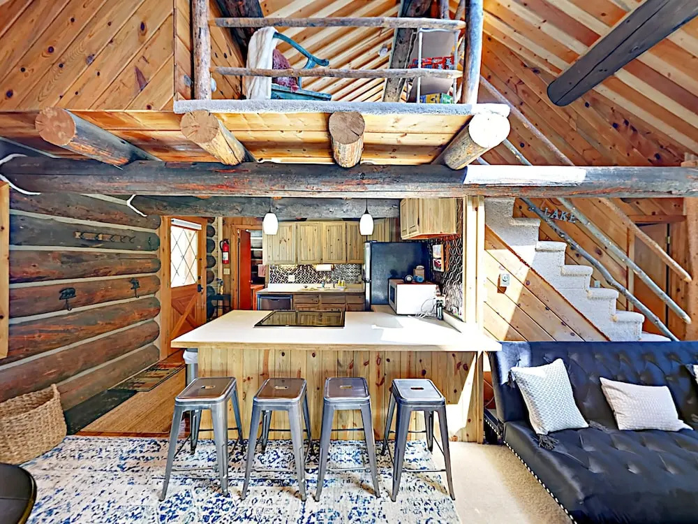 Secluded Mountain-view Log , Near Snow Trails 2 Bedroom Home - фото 6