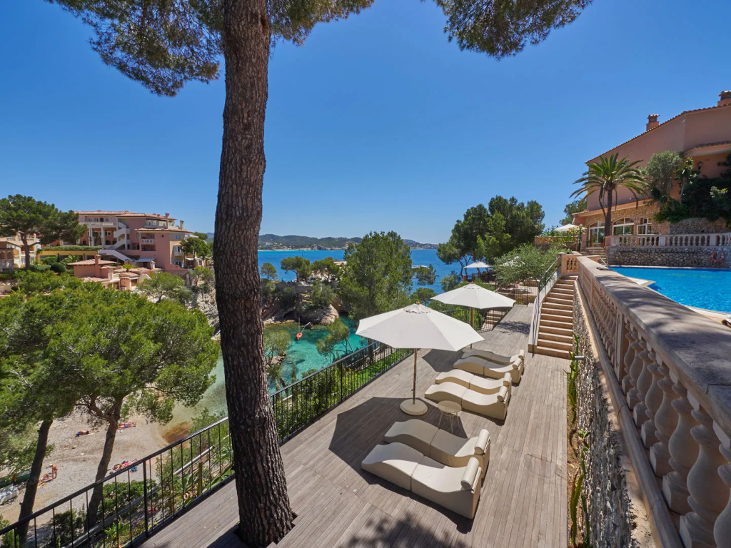 Beach & Waterfront