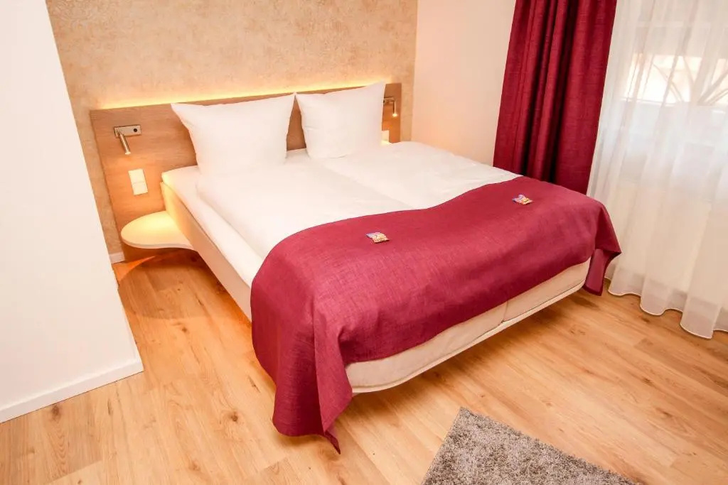 Deluxe Double room (full double bed)