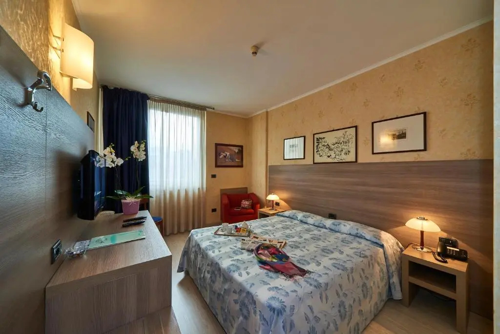 Standard Double room (full double bed)