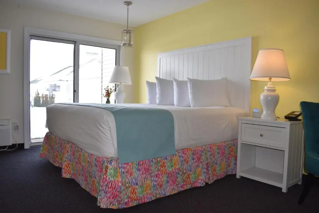 Standard room with partial view