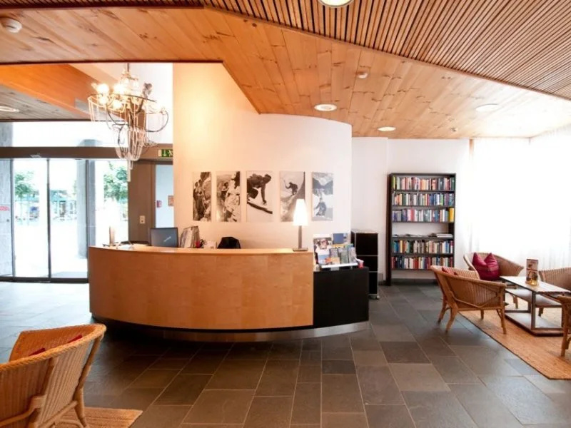 Lobby & Reception