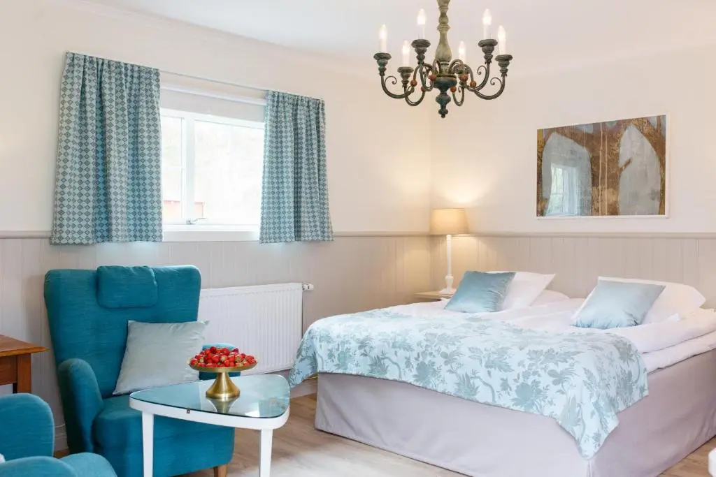 雙人套房，設有露台及雙人床