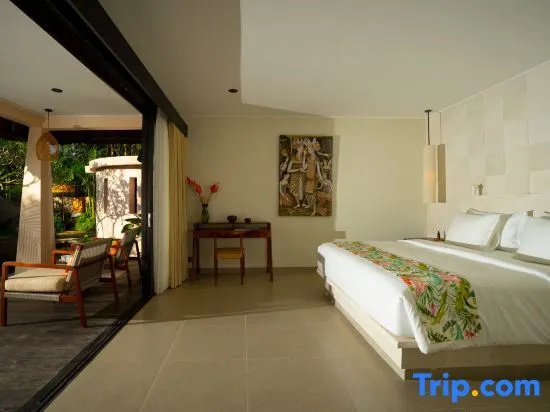 6 Bedrooms Villa