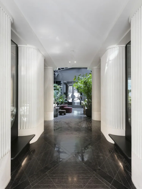 Lobby & Reception
