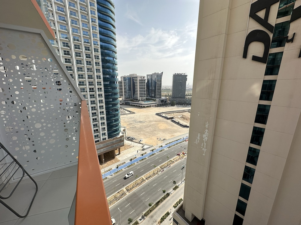 Master Piece - Elegant Studio With Canal View in Business Bay