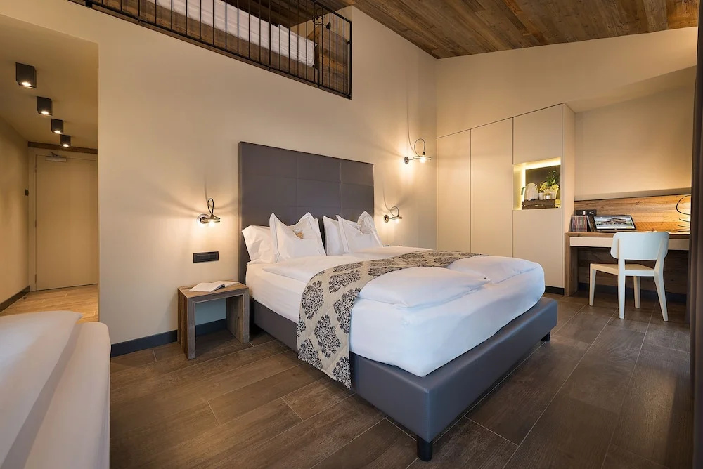 Comfort room with balcony