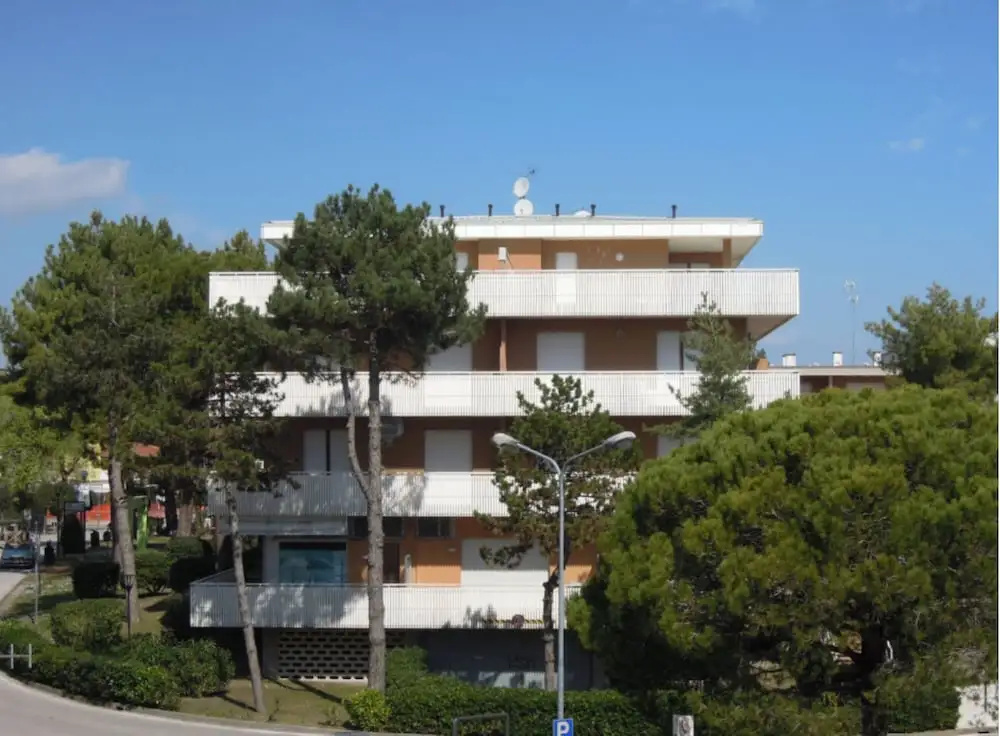 Family Apartment Steps From Pluto Beach