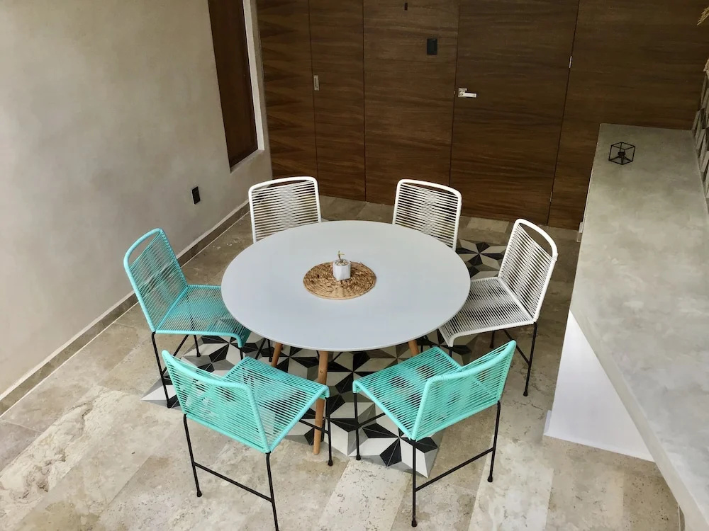 3 Bedrooms Luxury Penthouse Apartment with balcony