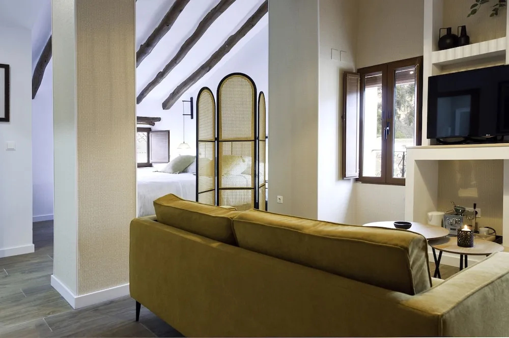 Premium Double room with mountain view (full double bed)