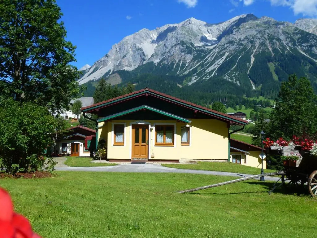 2 Bedrooms Cottage