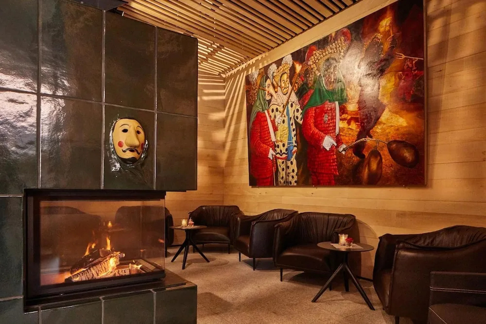 Lobby & Reception