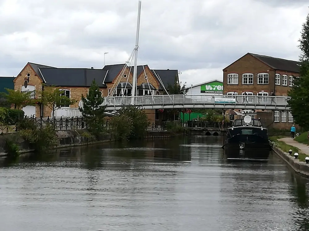 Canalside Chic Your London Escape Starts Here! Wifi and Airport Transfers