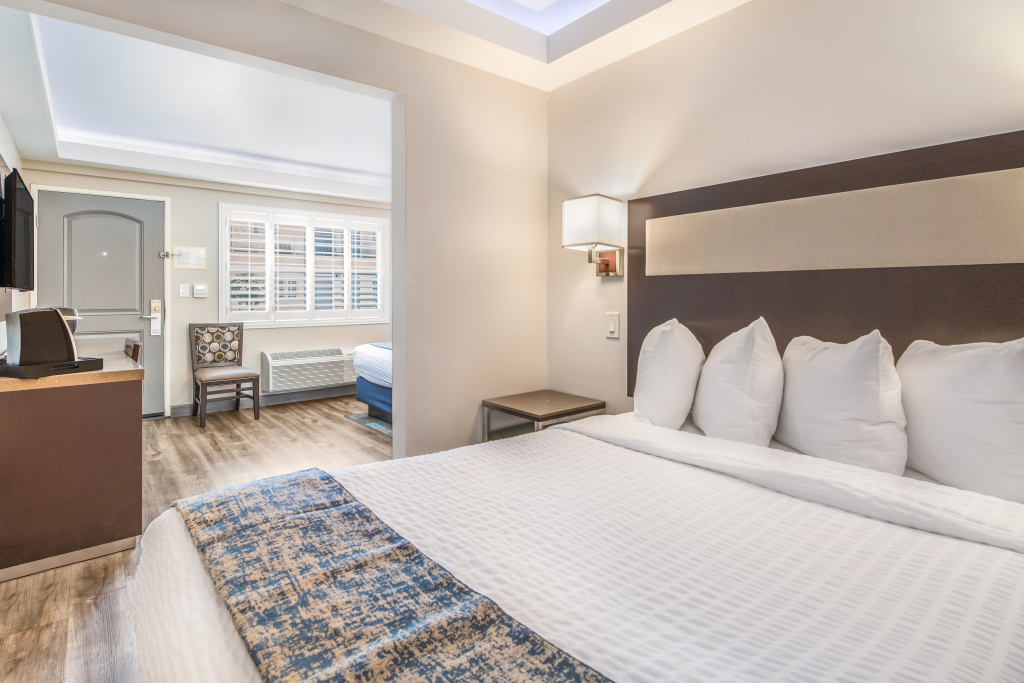 Inn at 50 at Long Beach Convention Center — 4