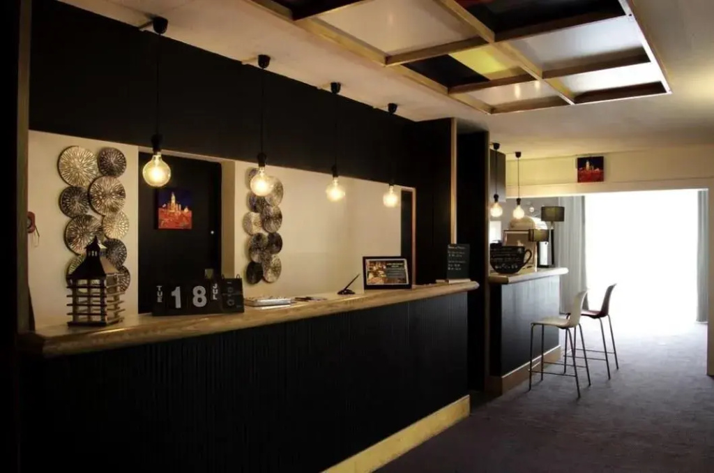 Lobby & Reception
