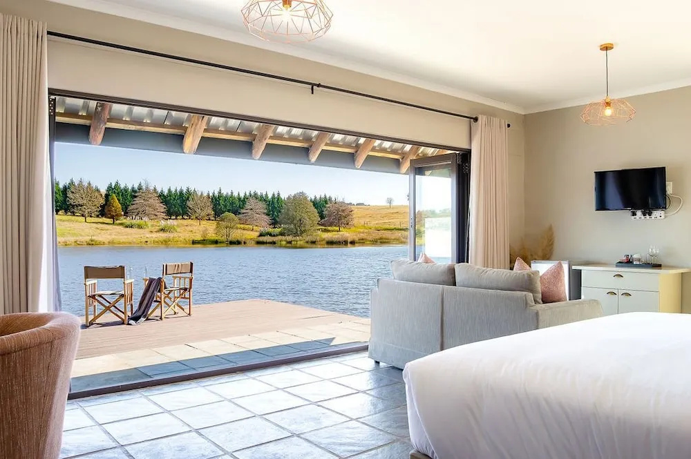 Double Suite with lake view (full double bed)