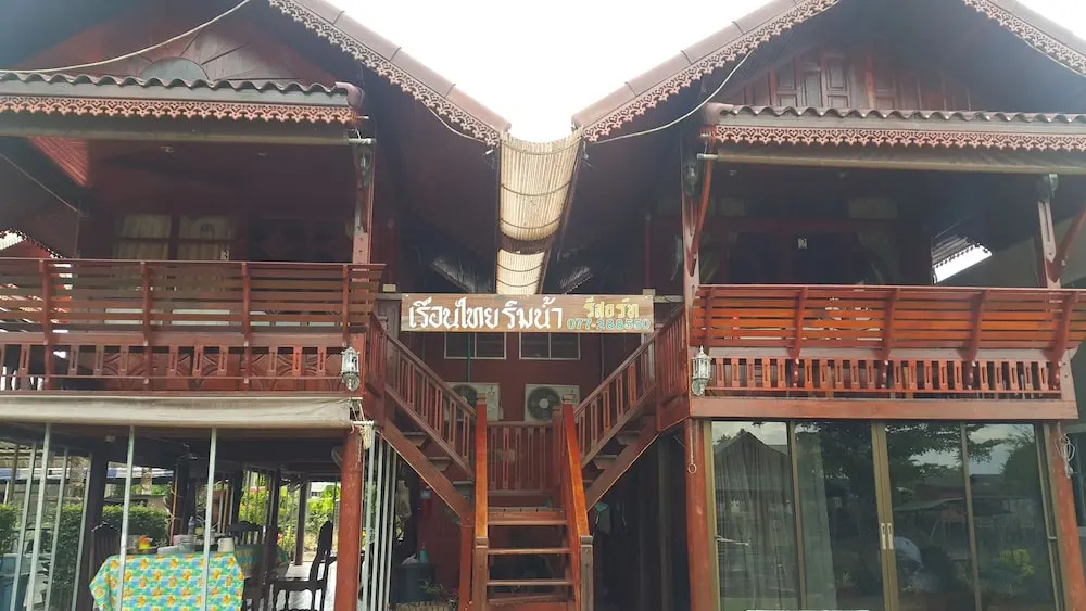 Ruenthai Rimnam Resort Suratthani