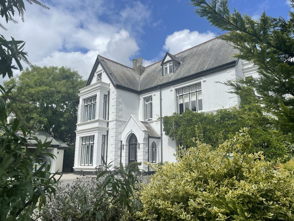 Queensbury Loft