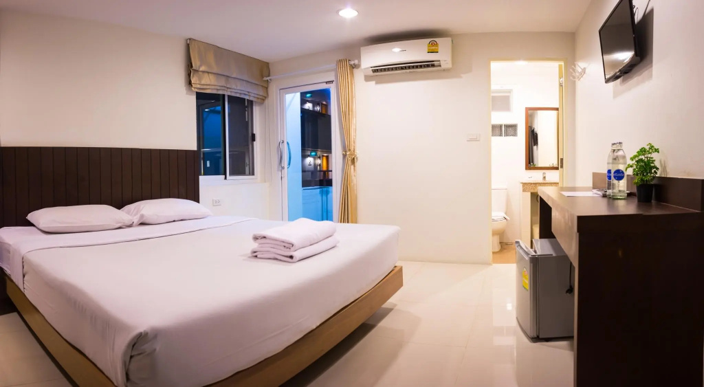 Standard Double room (full double bed)