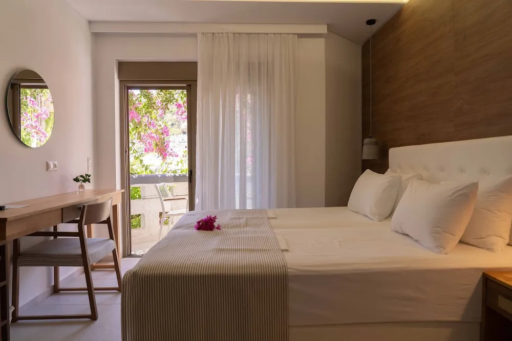 Superior Double room with sea view (full double bed)