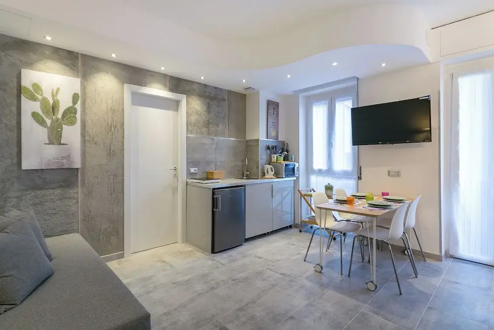 Modern Studio with Balcony in Milan