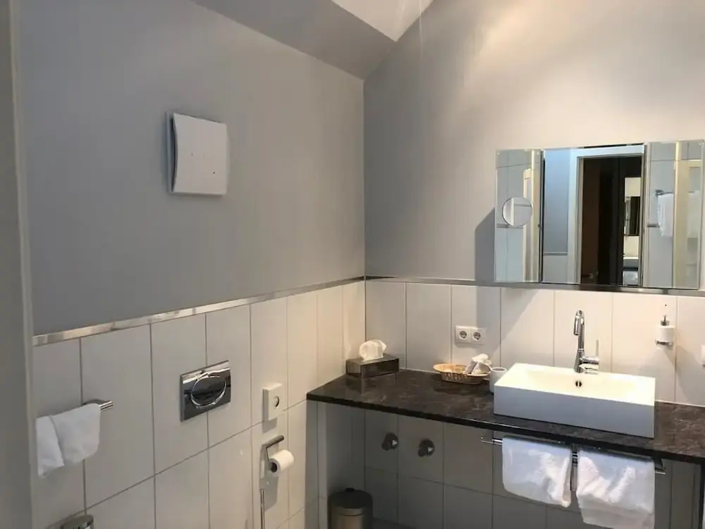 Deluxe Double room (full double bed)
