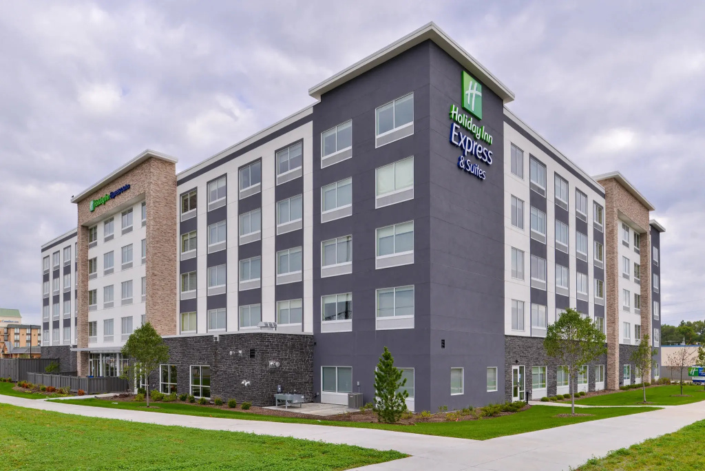Holiday Inn Express & Suites Mall of America - MSP Airport by IHG