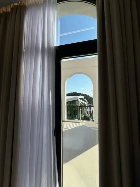 Deluxe Double room with balcony and with mountain view (full double bed)
