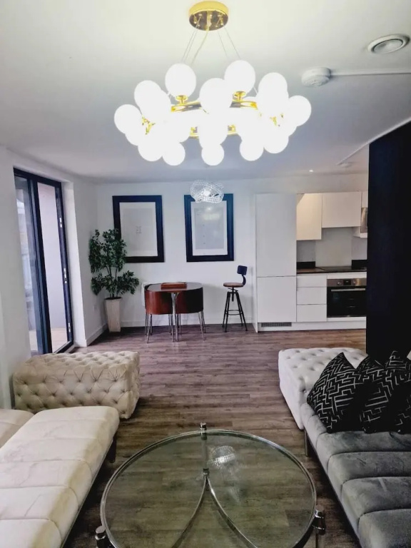 Luxury vip 2bed Apartment With Balcony
