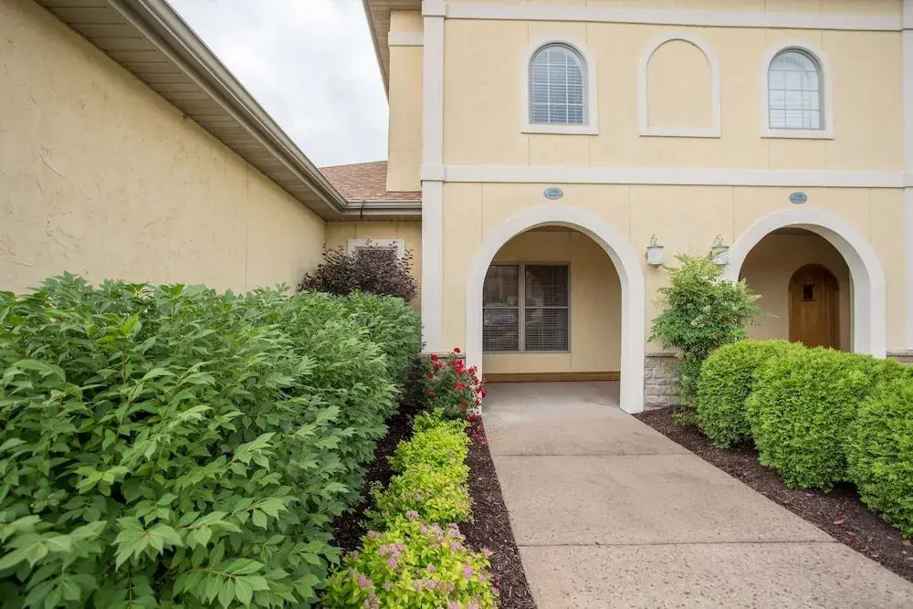 Vista - Sleeps 6-10 4 Bedroom Villa by RedAwning