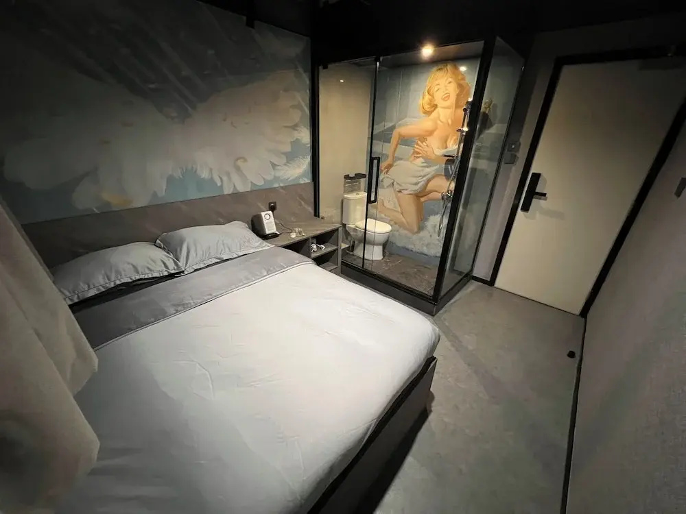 Comfort room
