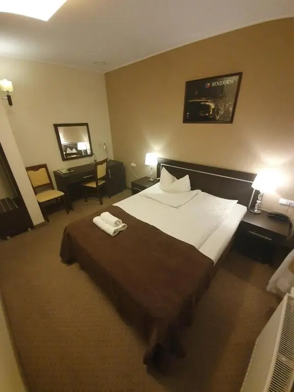 Hotel Pod Dębami - Chambres