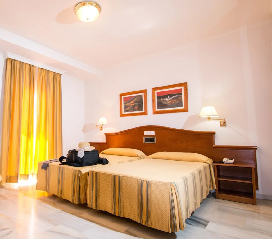 Standard Double room with balcony (full double bed)
